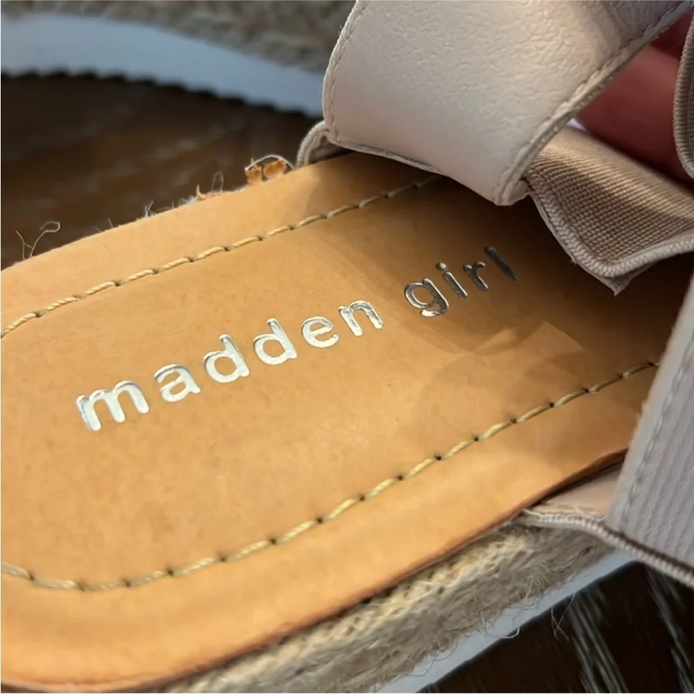 EUC‎ Madden Girl Size 7.5 Women's Tan Platform Sandals